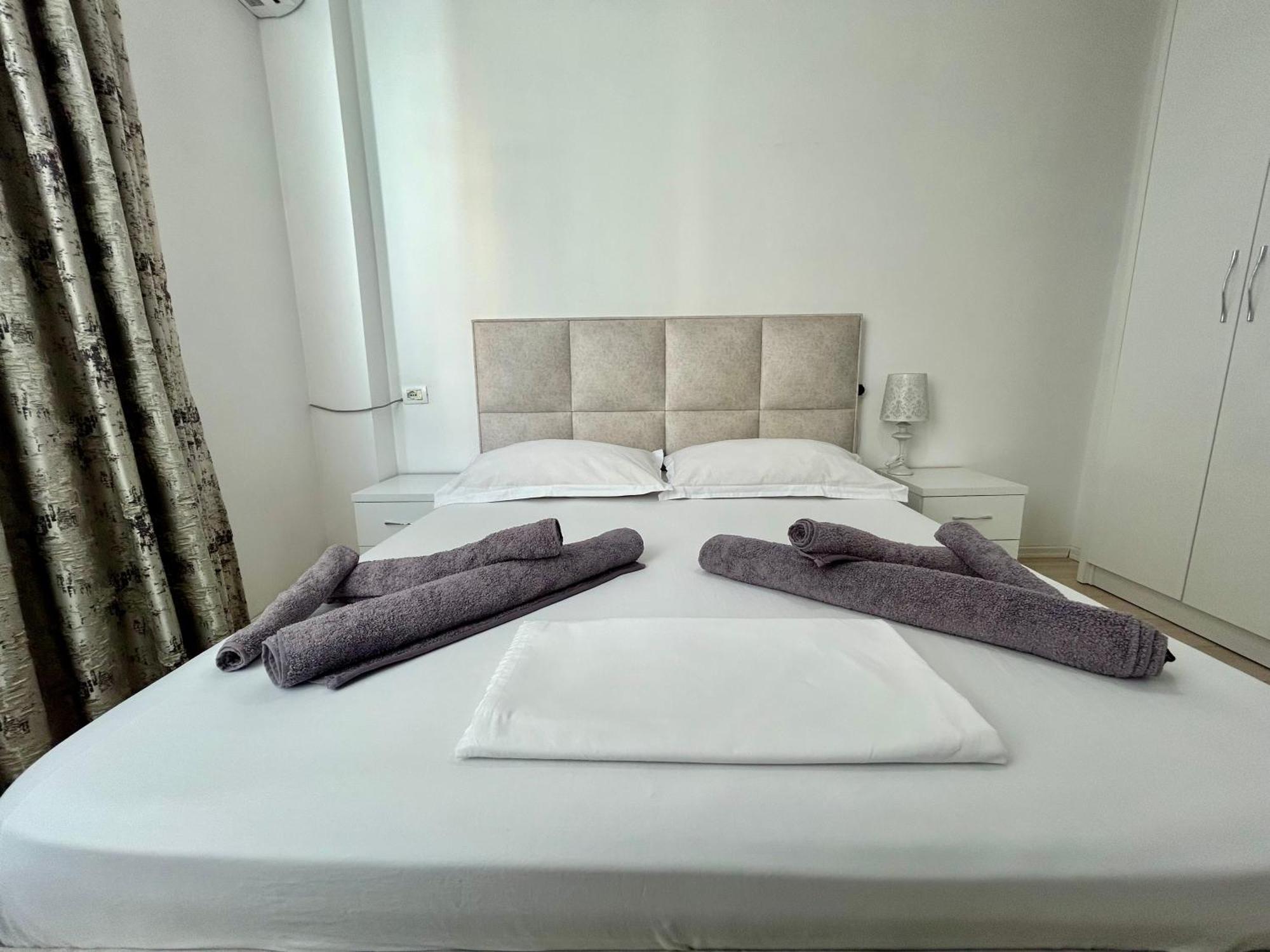 A&X Lovely And Central Apartment - 24H Self Check-In ติรานา ภายนอก รูปภาพ